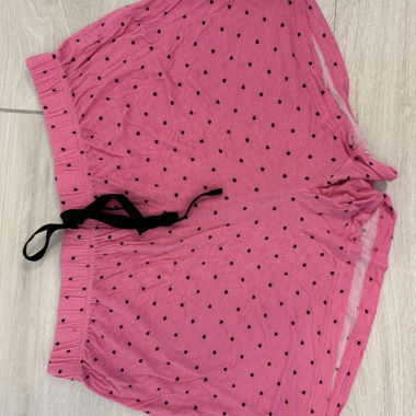 Bequeme, pinke Pijamahosen mit Herzen