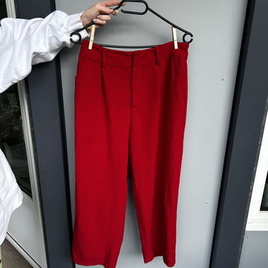 light pants in red 