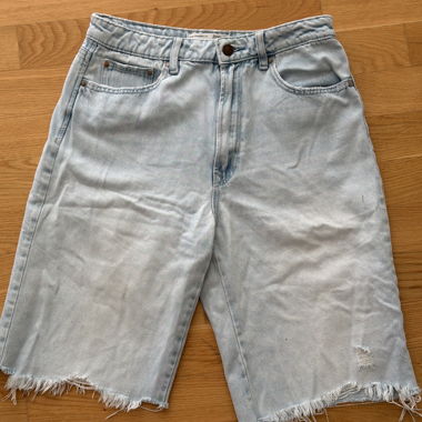 Hellblaue Stradivarius Jeansshorts 