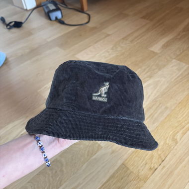 Chapeau bac Kangol en velours côtelé
