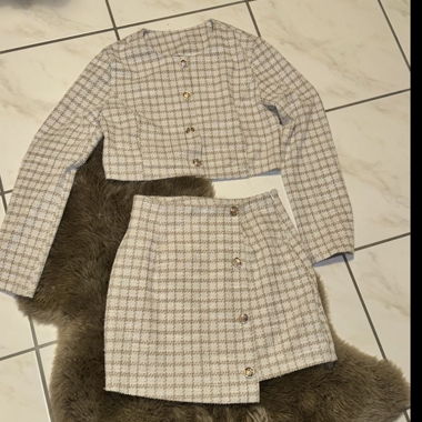 Tweed Zweiteiler mit Jacke und Minirock