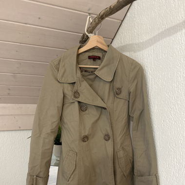 trenchcoat