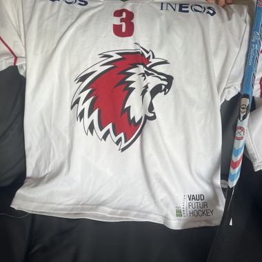 Maillot de hockey LHC et une mini canne offerte 