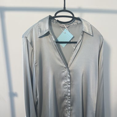 Chemise argentée 