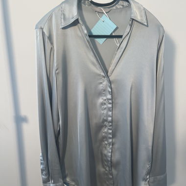 Chemise argentée 