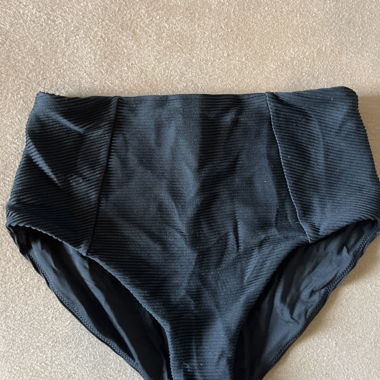 Schwarze Bikinihose