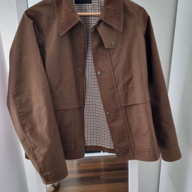 Veste brune à doublure à carreaux