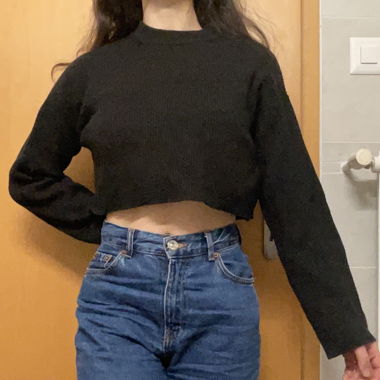 Short black long-sleeve sweater Even odd