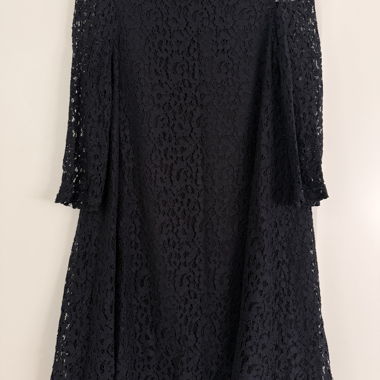 Dunkelmarinefarbiges Spitzenkleid 