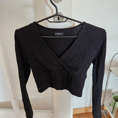 Schwarzes Langarmshirt