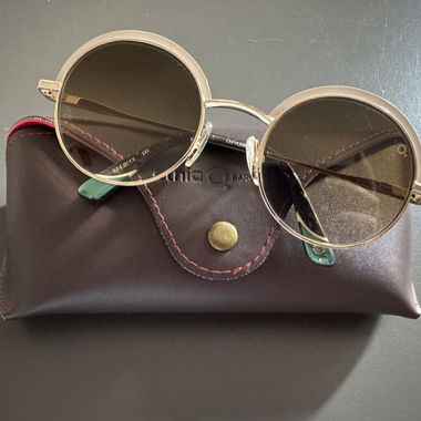 Runde Sonnenbrille mit Etui