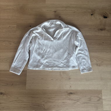 Weisser Sweater