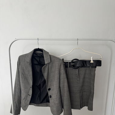 Ensemble blazer et jupe grise