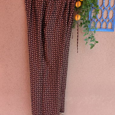 Pantaloni a gamba larga stampati, morbidi, eleganti, confortevoli.