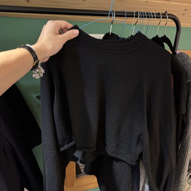 pull noir oversize court
