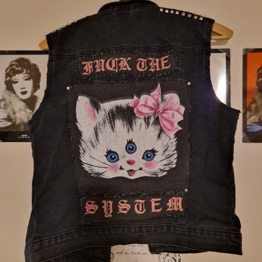 Self-decorated vest