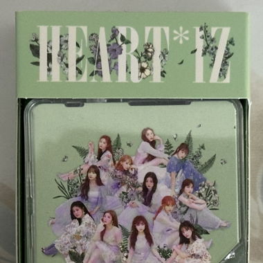 K-POP - OFFICIAL IZ*ONE 'HEART*IZ' Cassette Tape