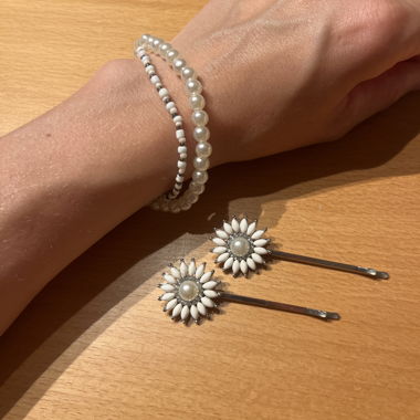 Bracelet de perles et barrettes