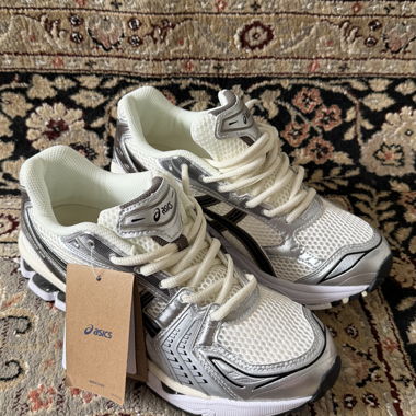 Asics GEL-Kayano 14 Sneaker Beige/Silber