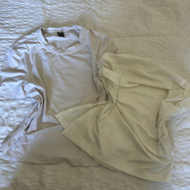 Top court blanc sans épaules et court au ventre