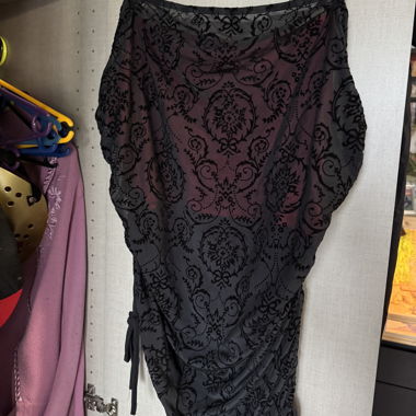 Haut noir en dentelle