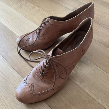 Belles chaussures en cuir vintage