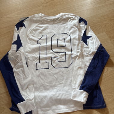 Long-sleeve T-shirt