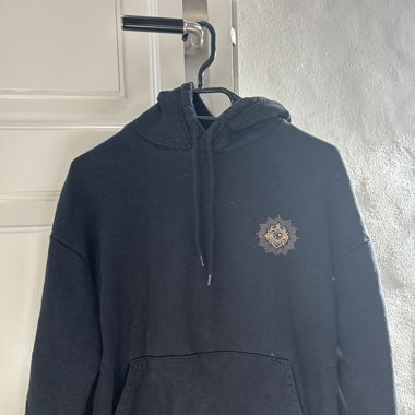 Schwarzer Yourturn Hoodie