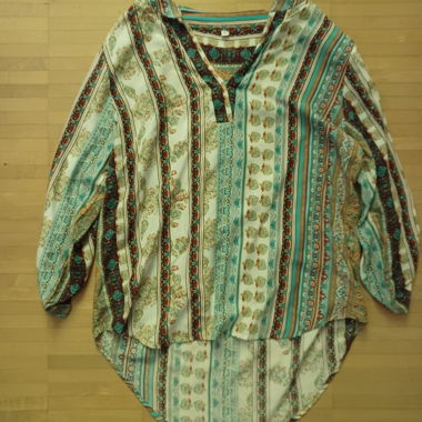 Bunte Bluse mit Muster