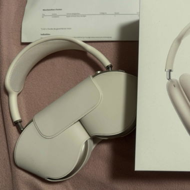 Apple AirPods Max Starlight