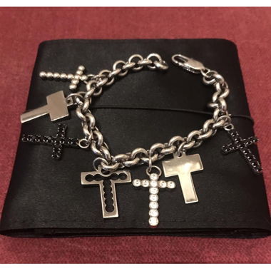 Kettenarmband mit Kreuzanhängern