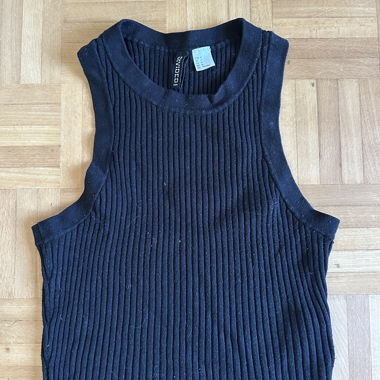 H&M divided Stricktop