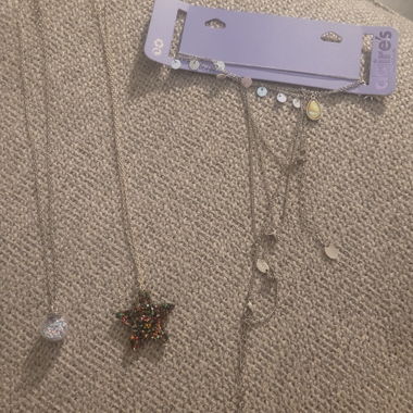 Set collane con stelle pendenti multicolore
