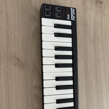 Akai LPK 25