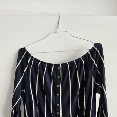 Off-Shoulder Striped Sweatshirt // M