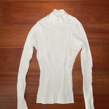 Weißer Rollkragenpullover