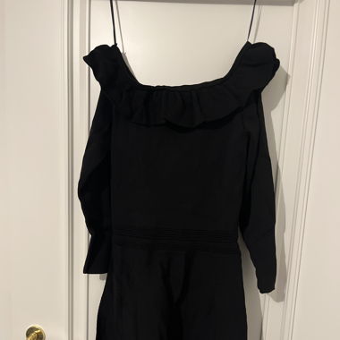 Schwarzes Kleid