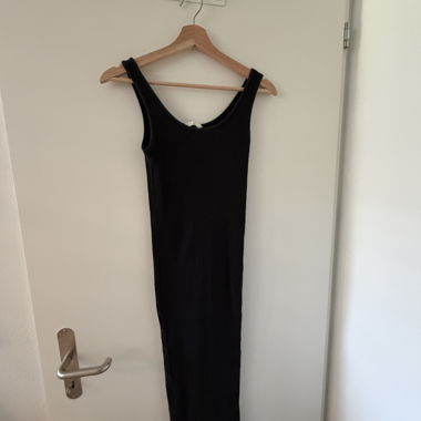 Robe longue noire froncée