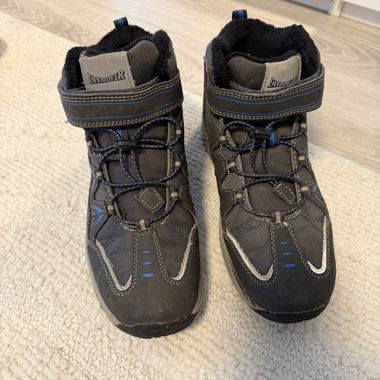Shoe