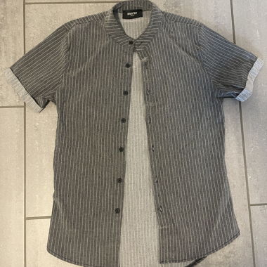Short-sleeve shirt