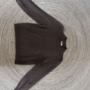Maglione in maglia scura