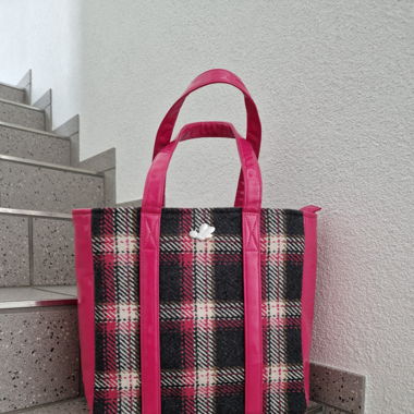 Unikat: Tasche von Bee's, Wollstoff und Lackleder