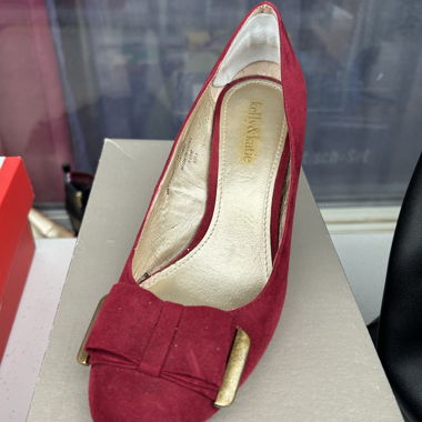 Chaussure talon rouge velours et noeud papillon 