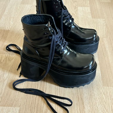 Fluevog stivali platform 37 (uk 4.5)
