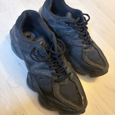 New balance 9060 triple black