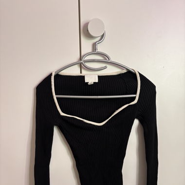 Top avec col ouvert, manches larges 
