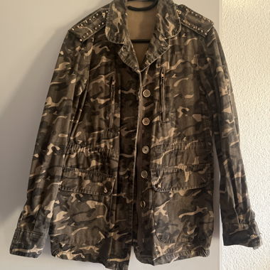 Veste camouflage avec clous