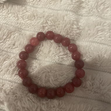Rotes Perlenarmband
