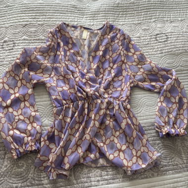 Blouse cache-coeur violette à motif cercle