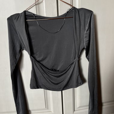 Top manica lunga Stradivarius S grigio-lucido schiena scoperta